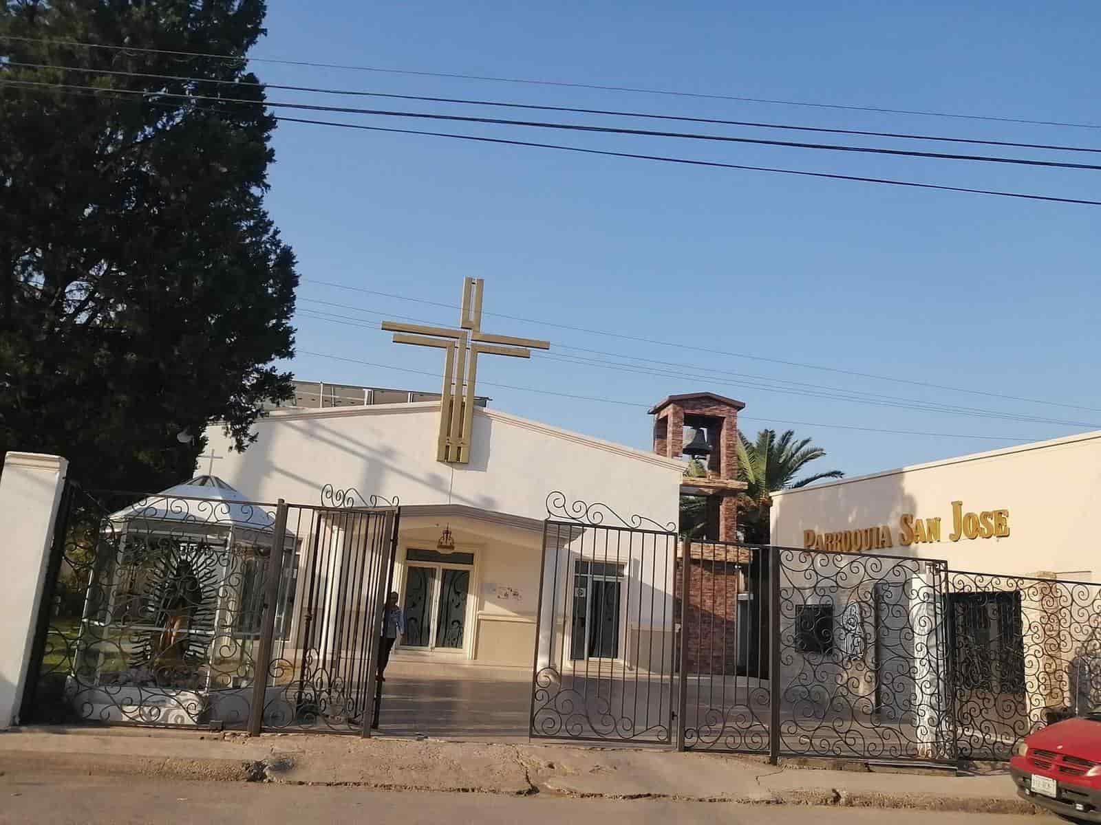 Niños acuden a bendecir sus mochilas