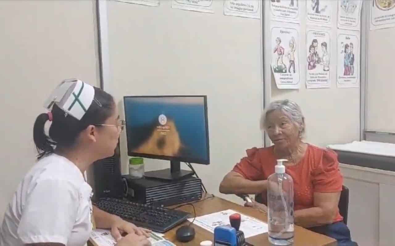 Apoyan a adultos mayores a través del programa GeriatrIMSS