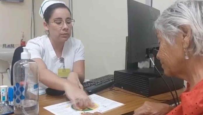 Apoyan a adultos mayores a través del programa GeriatrIMSS