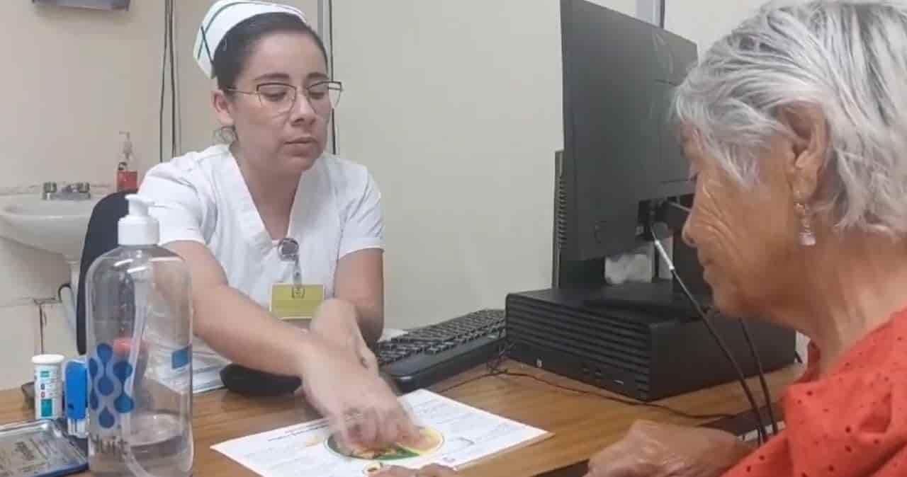 Apoyan a adultos mayores a través del programa GeriatrIMSS