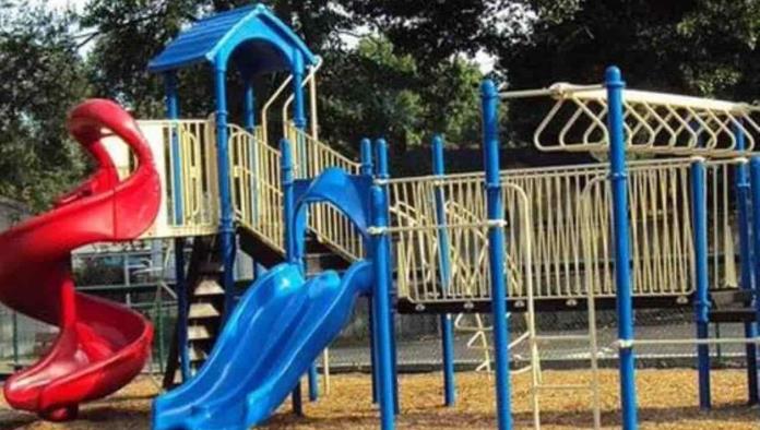 Fallece niña de 5 años cuando cayó de una resbaladilla en un kinder de Querétaro
