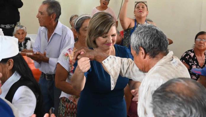 Celebra DIF a abuelitos