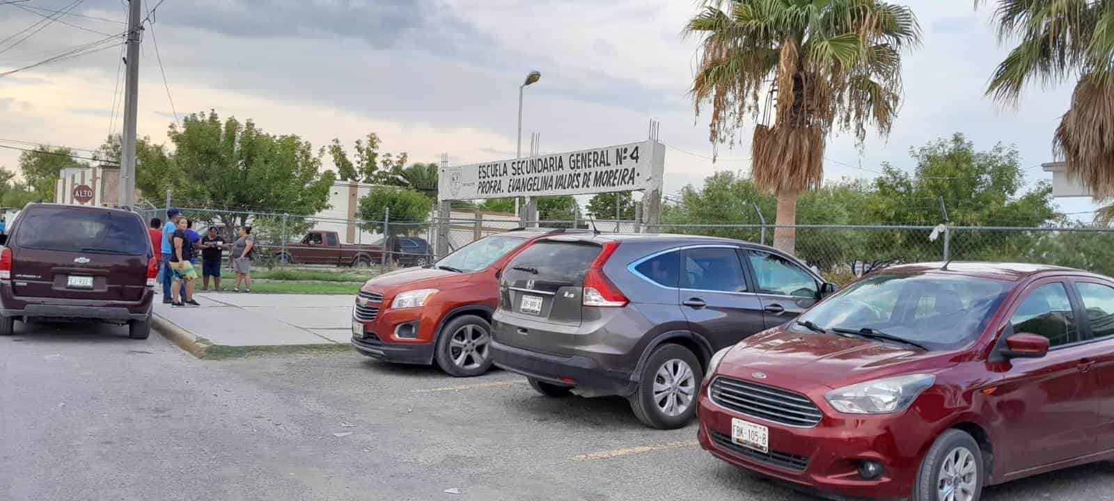 Madres presentan situación del CECyTEC al gobernador