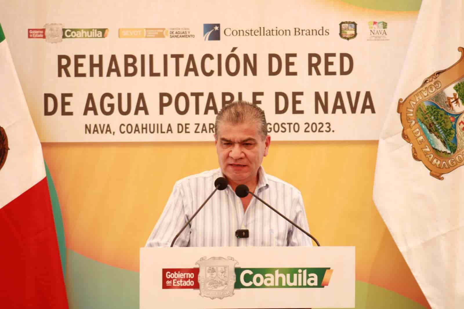 Se rehabilita la red de agua potable en el municipio de Nava