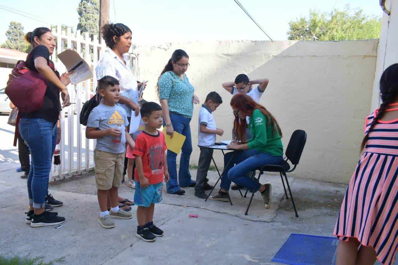 Vacunan a niños contra el Covid