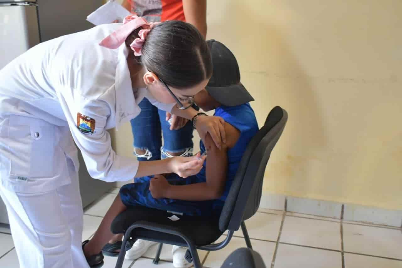 Vacunan a niños contra el Covid