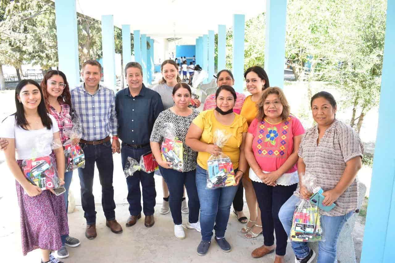 También entrega apoyos escolares