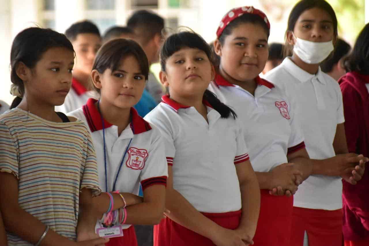 También entrega apoyos escolares