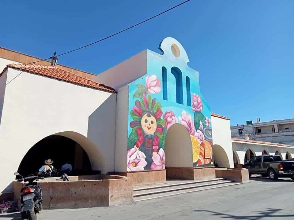 Expone comerciante maltrato de servidor 