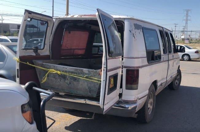 ¡Presuntamente de polleros! Decomisan camioneta y lancha