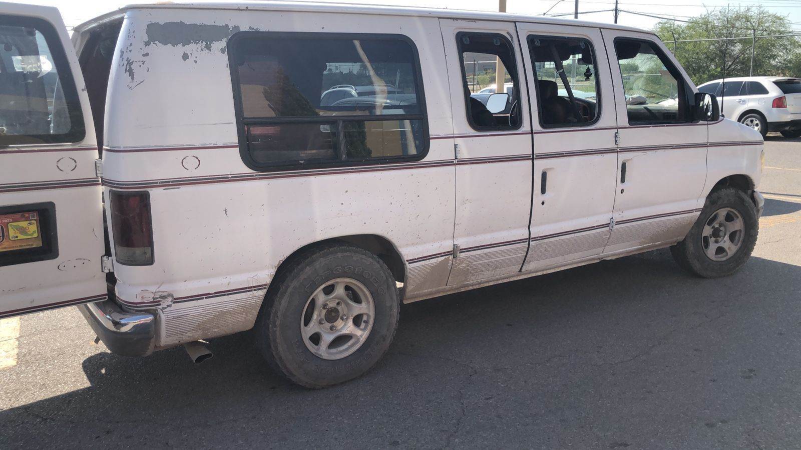 ¡Presuntamente de polleros! Decomisan camioneta y lancha