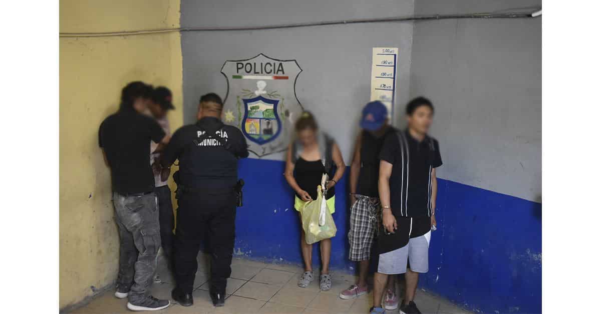 Aseguran a cinco al sur de la ciudad