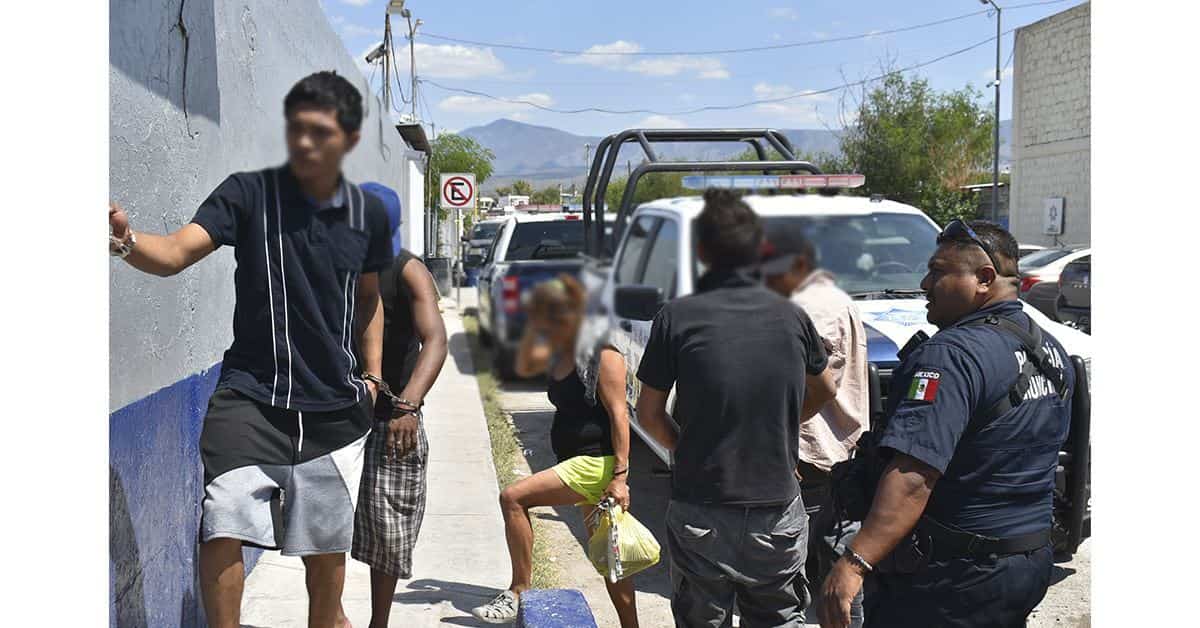 Aseguran a cinco al sur de la ciudad