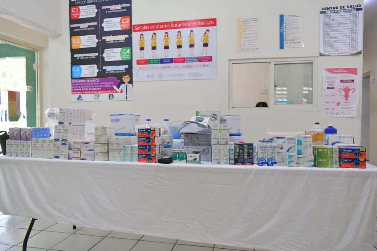 Entregan insumos y medicamentos en Nava