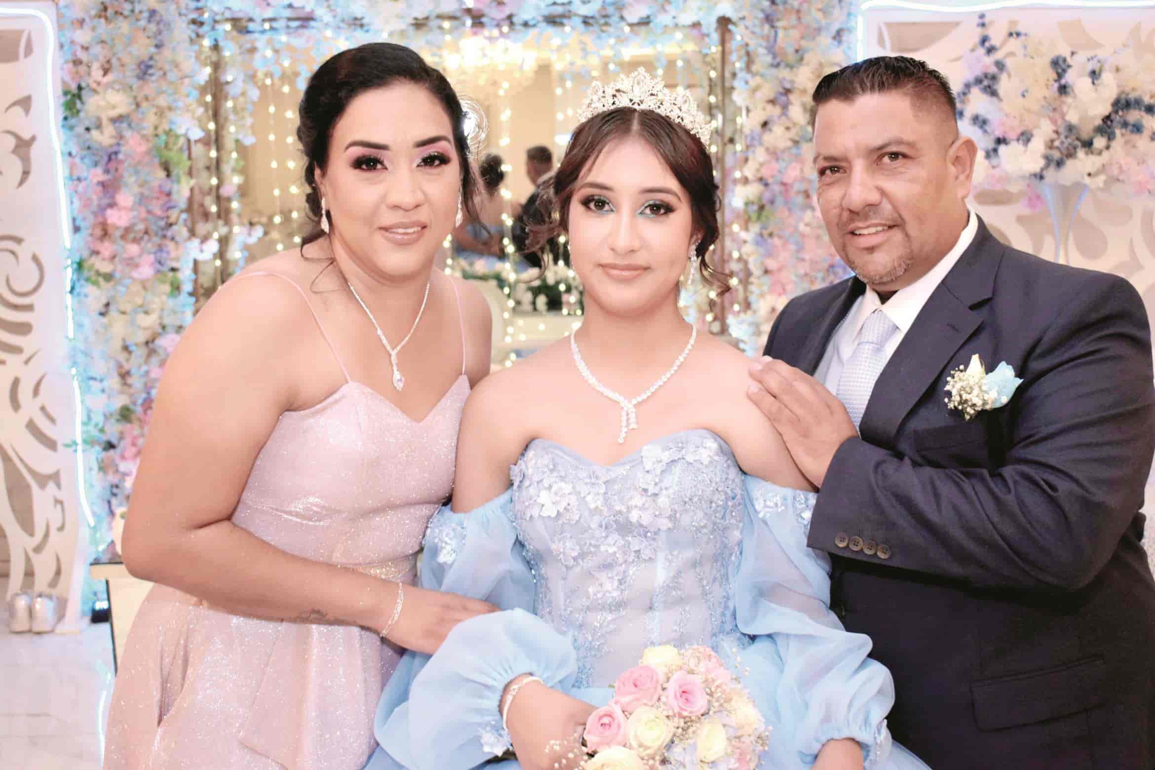 Alison Paola celebra sus XV primaveras
