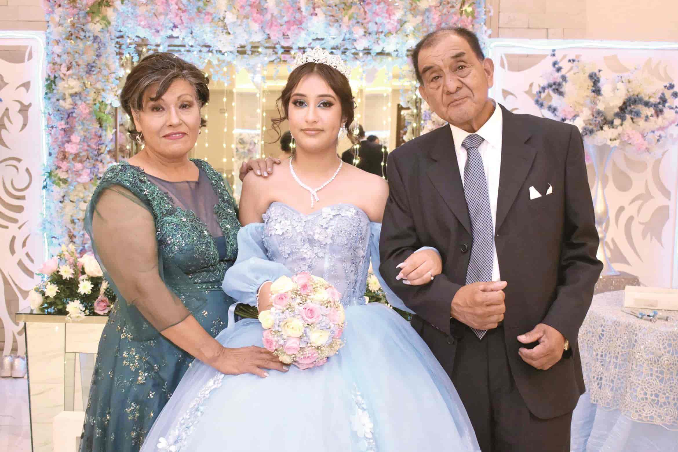 Alison Paola celebra sus XV primaveras