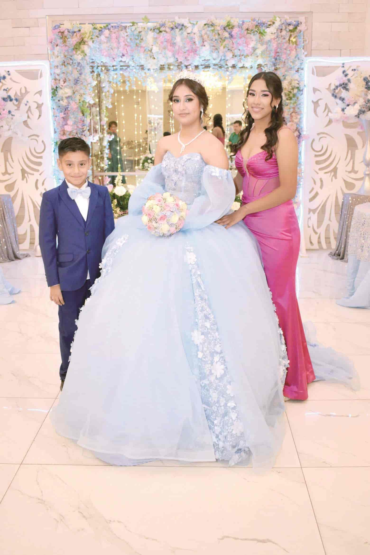 Alison Paola celebra sus XV primaveras