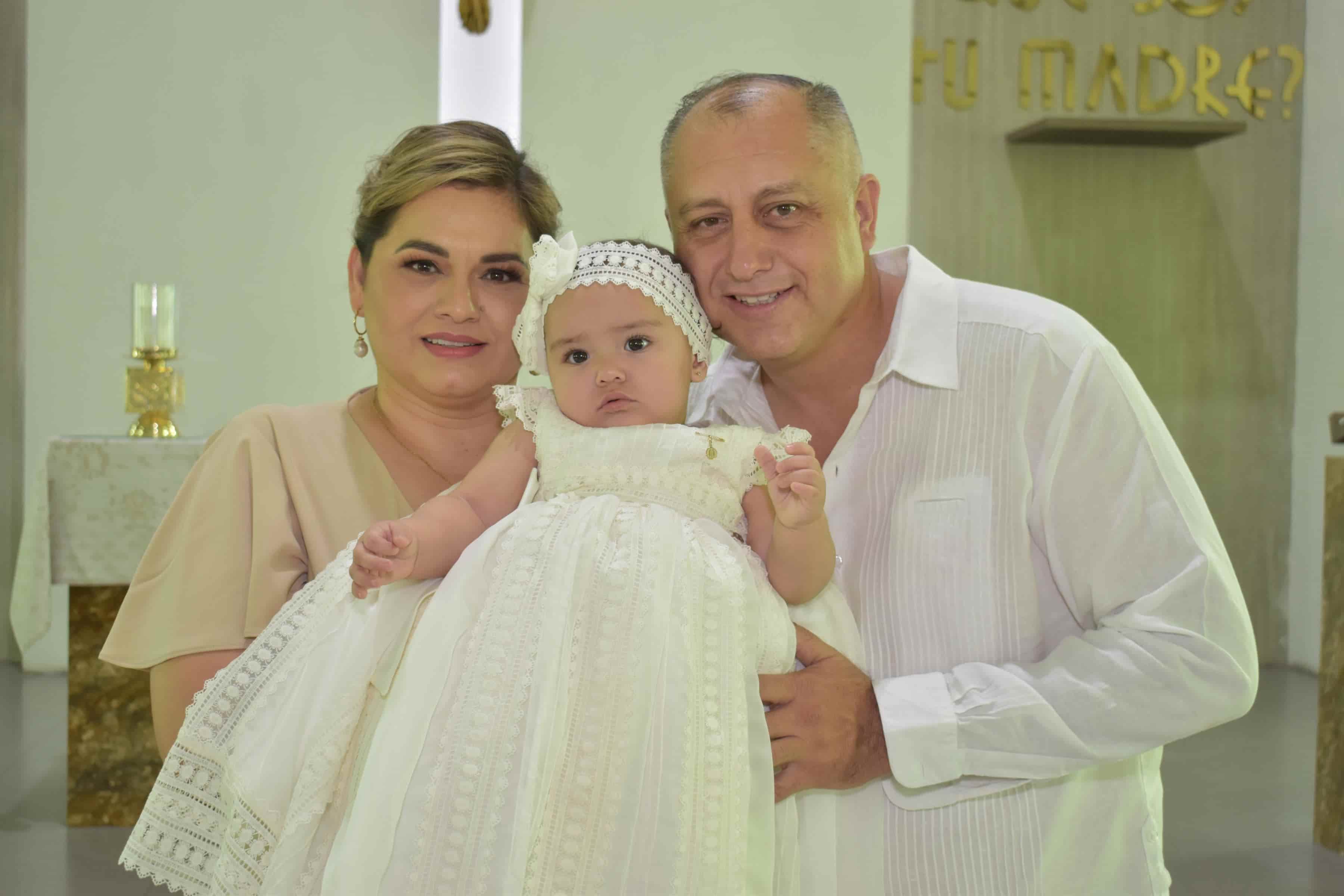 Andrea recibe su primer sacramento