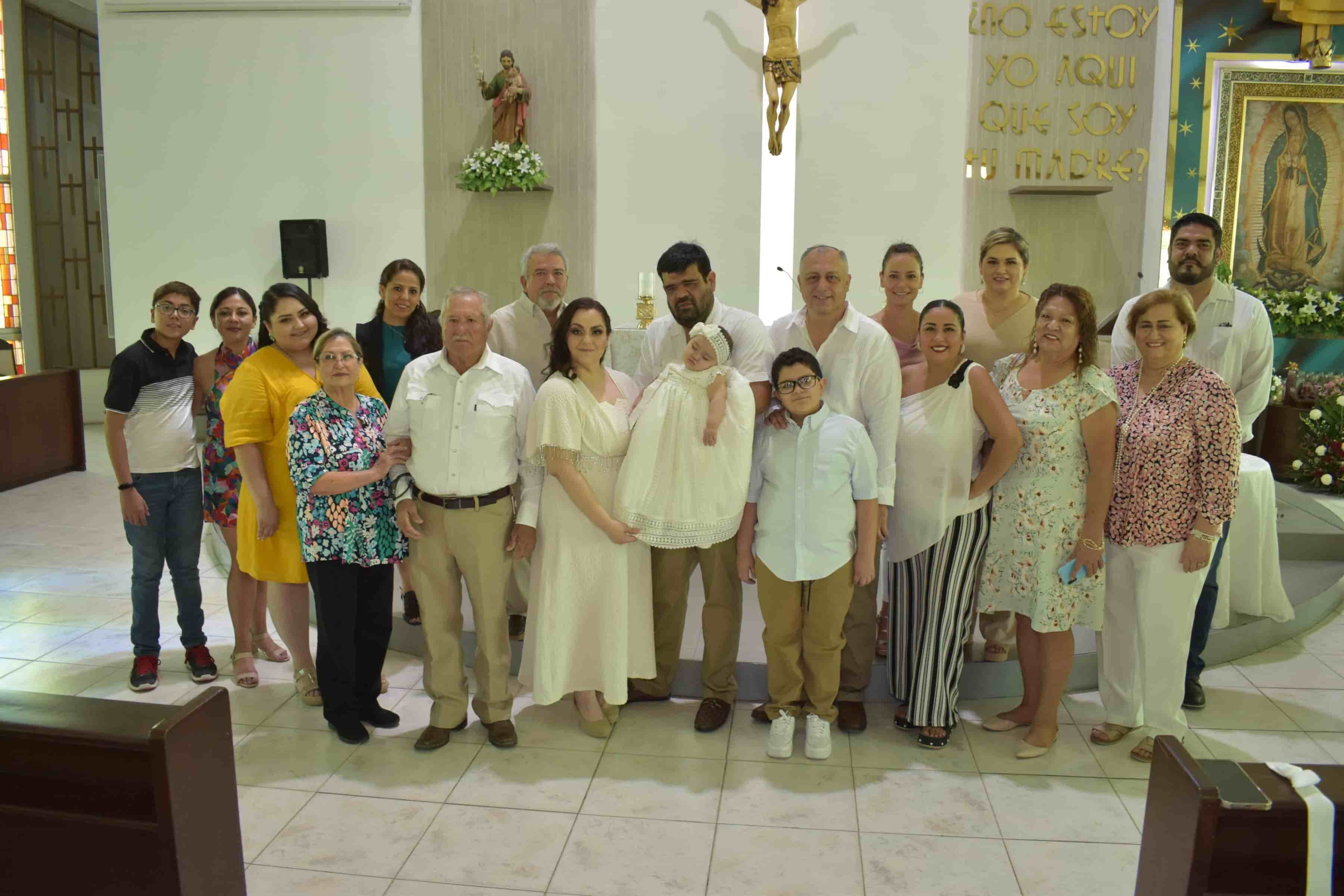 Andrea recibe su primer sacramento