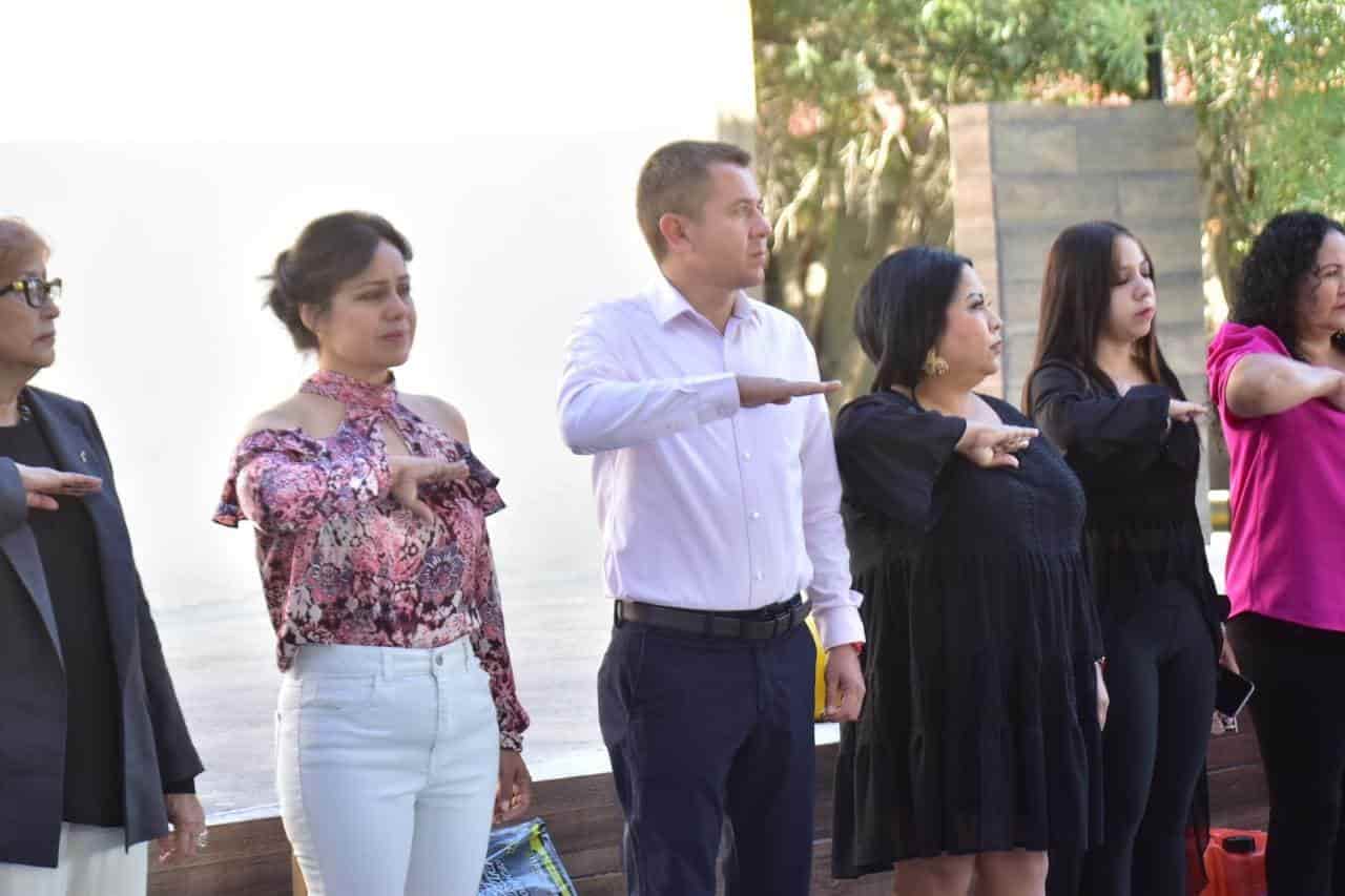 Desea alcalde a estudiantes mucho éxito