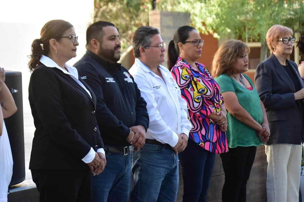 Desea alcalde a estudiantes mucho éxito