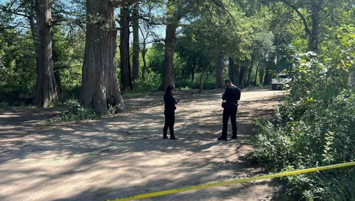 Hallan a hombre muerto en arroyo