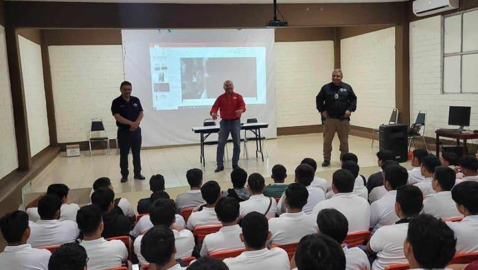 ¡No a las drogas! Policías brindan charla a estudiantes del CONALEP