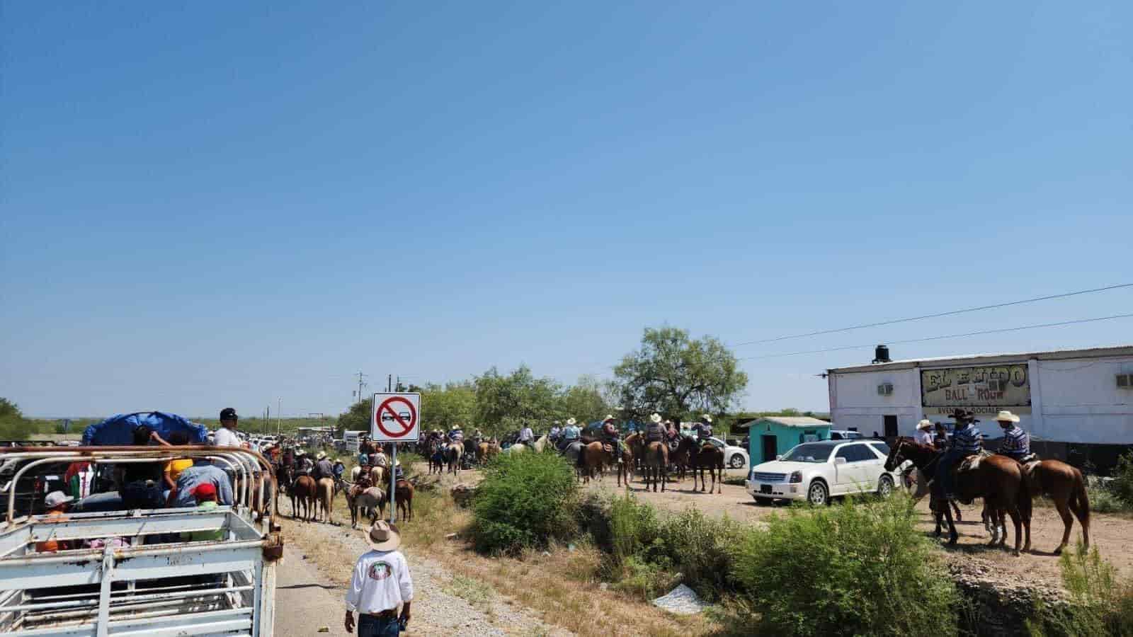 Asesinan a hombre en cabalgata
