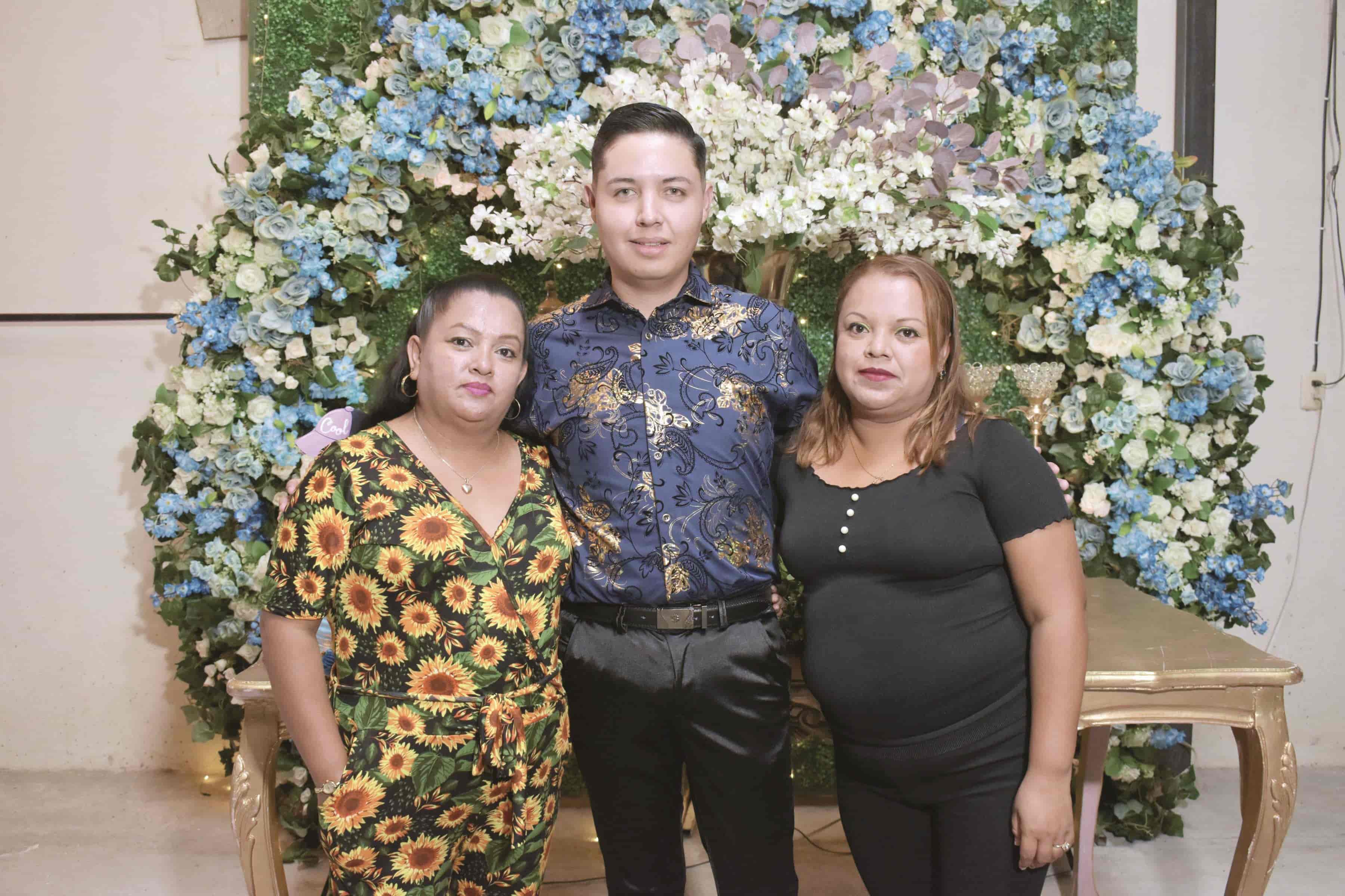 Festeja cumpleaños Jesús Antonio