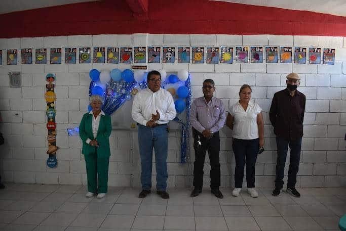 Entrega Piña aula a kínder