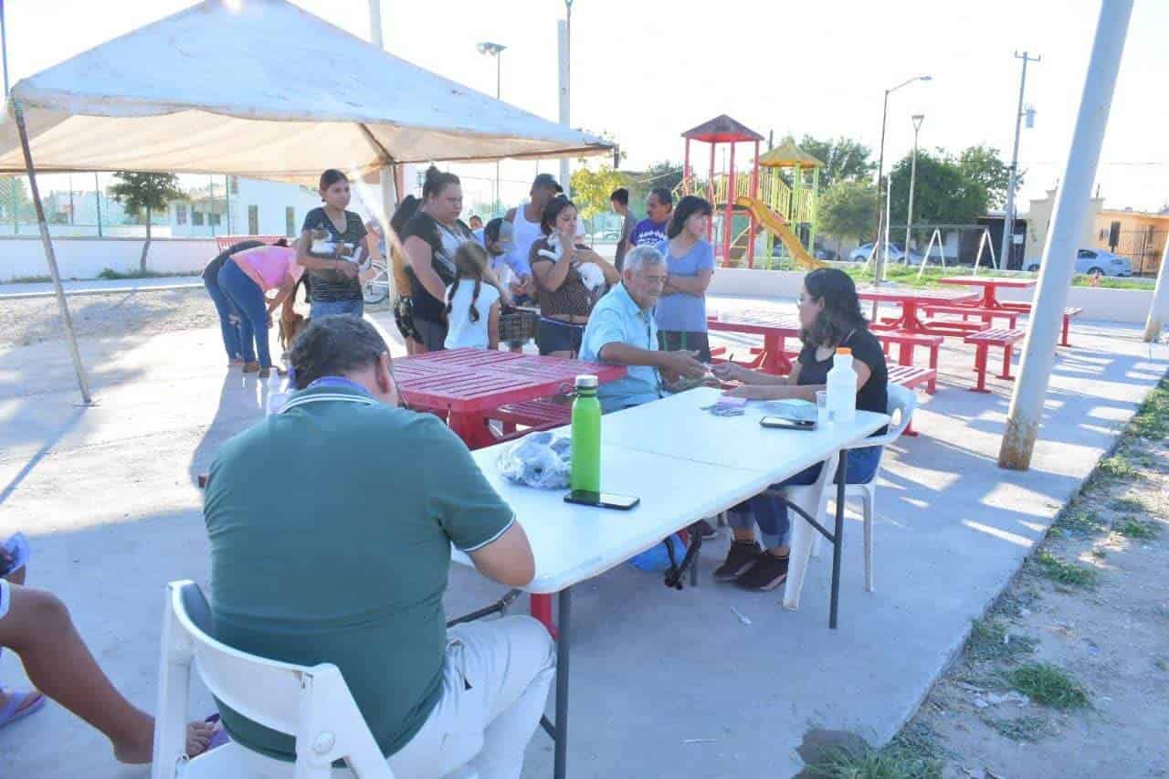 Vecinos aprovechan la campaña Bienestar Animal