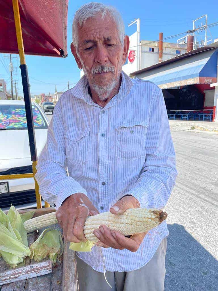 Vive Don Arturo de sus verduras