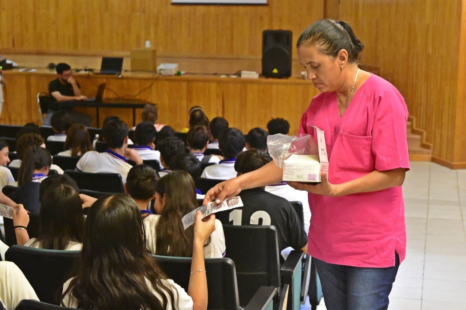 Acercan pláticas a adolescentes