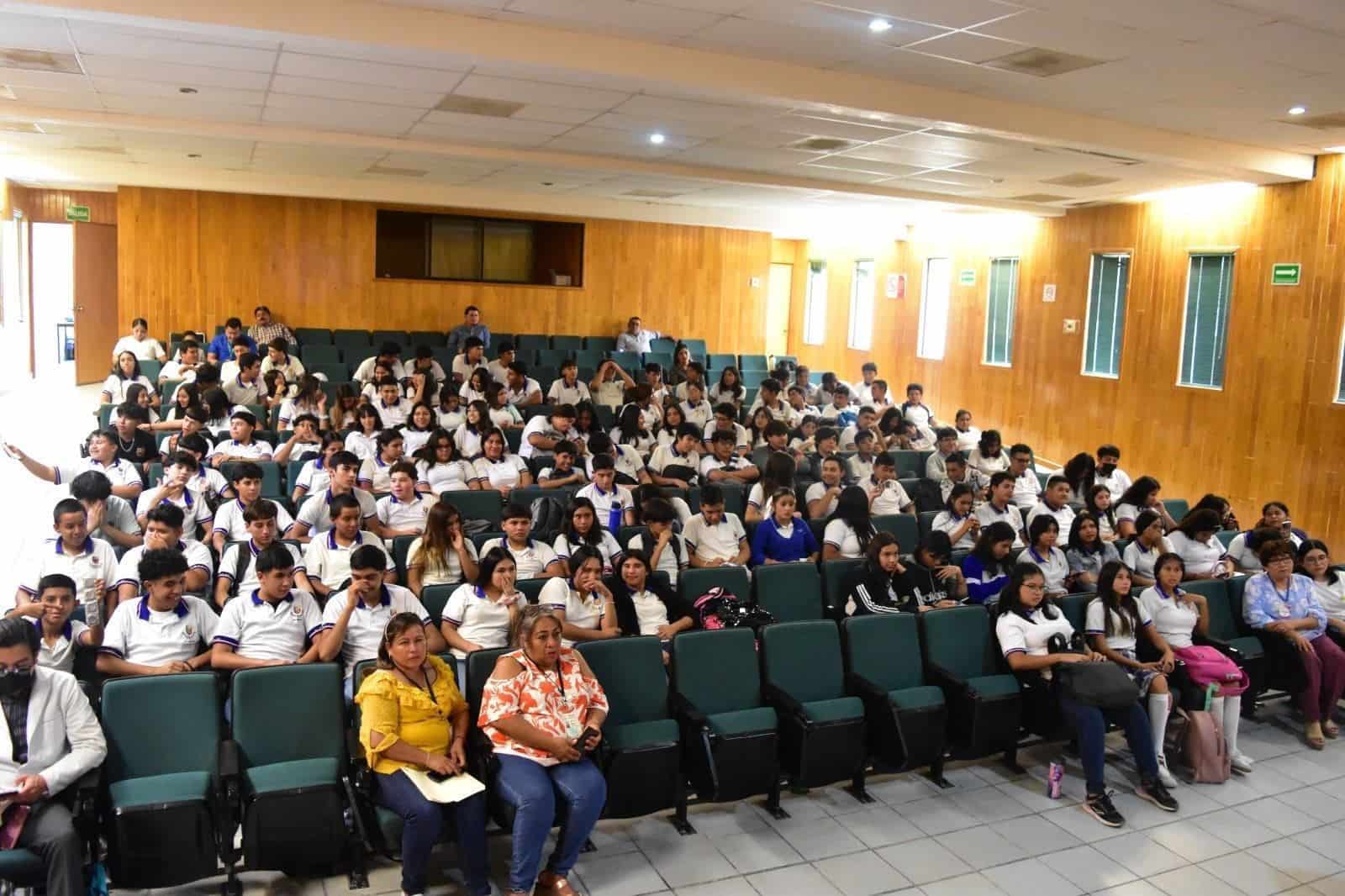 Acercan pláticas a adolescentes