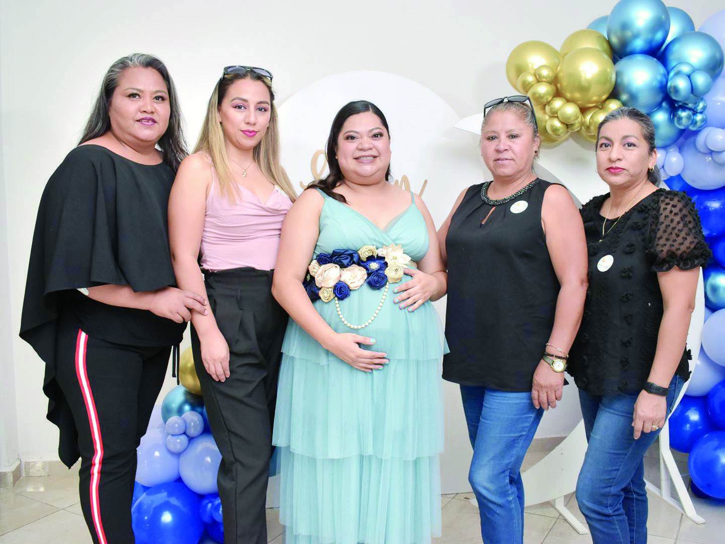 Valeria espera su primer bebé