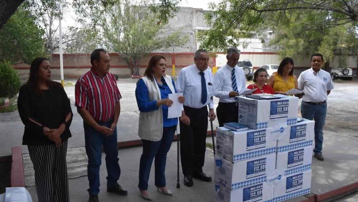 Reúnen miles de firmas contra libros de texto 