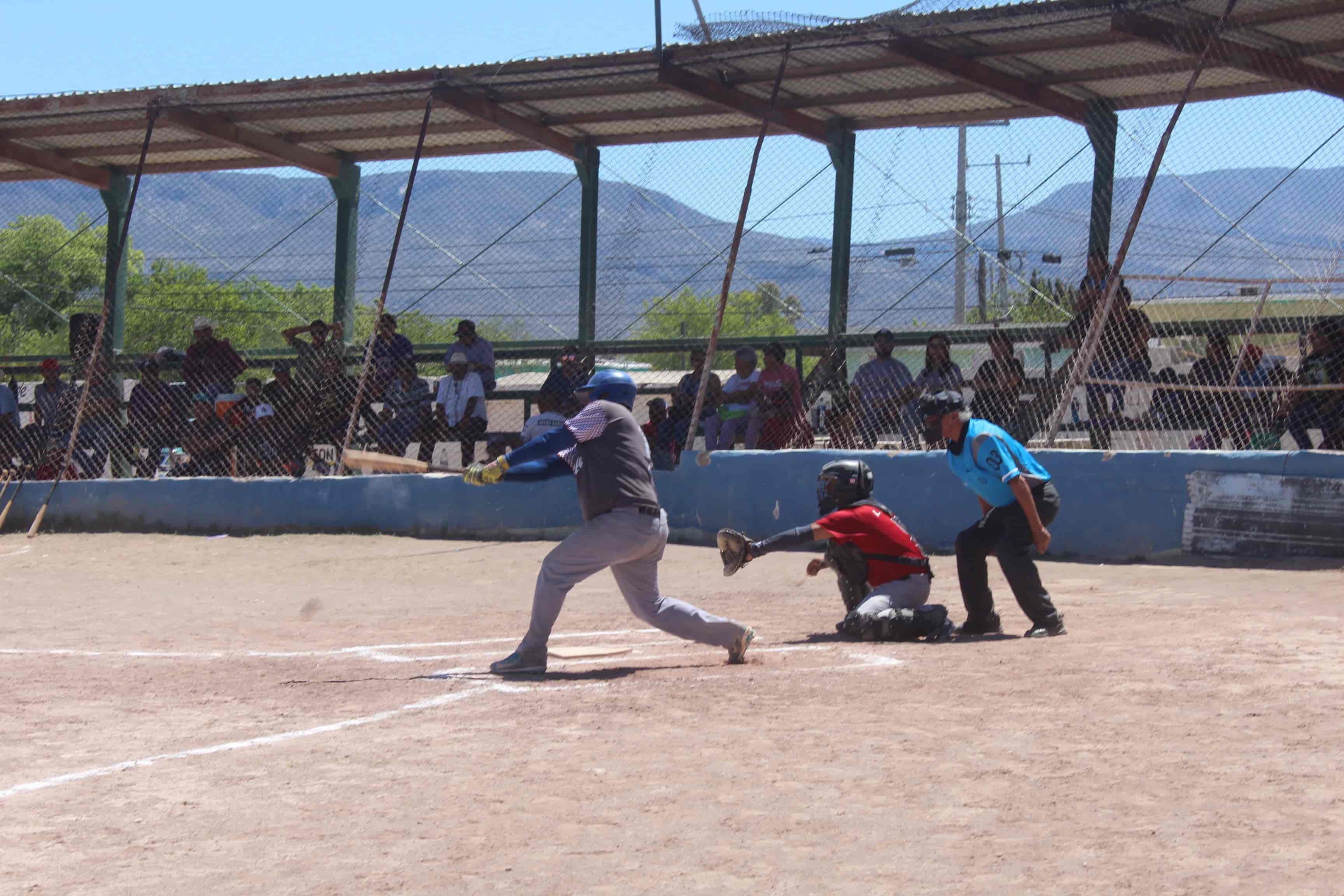Rancheros de Castaños gana el clásico