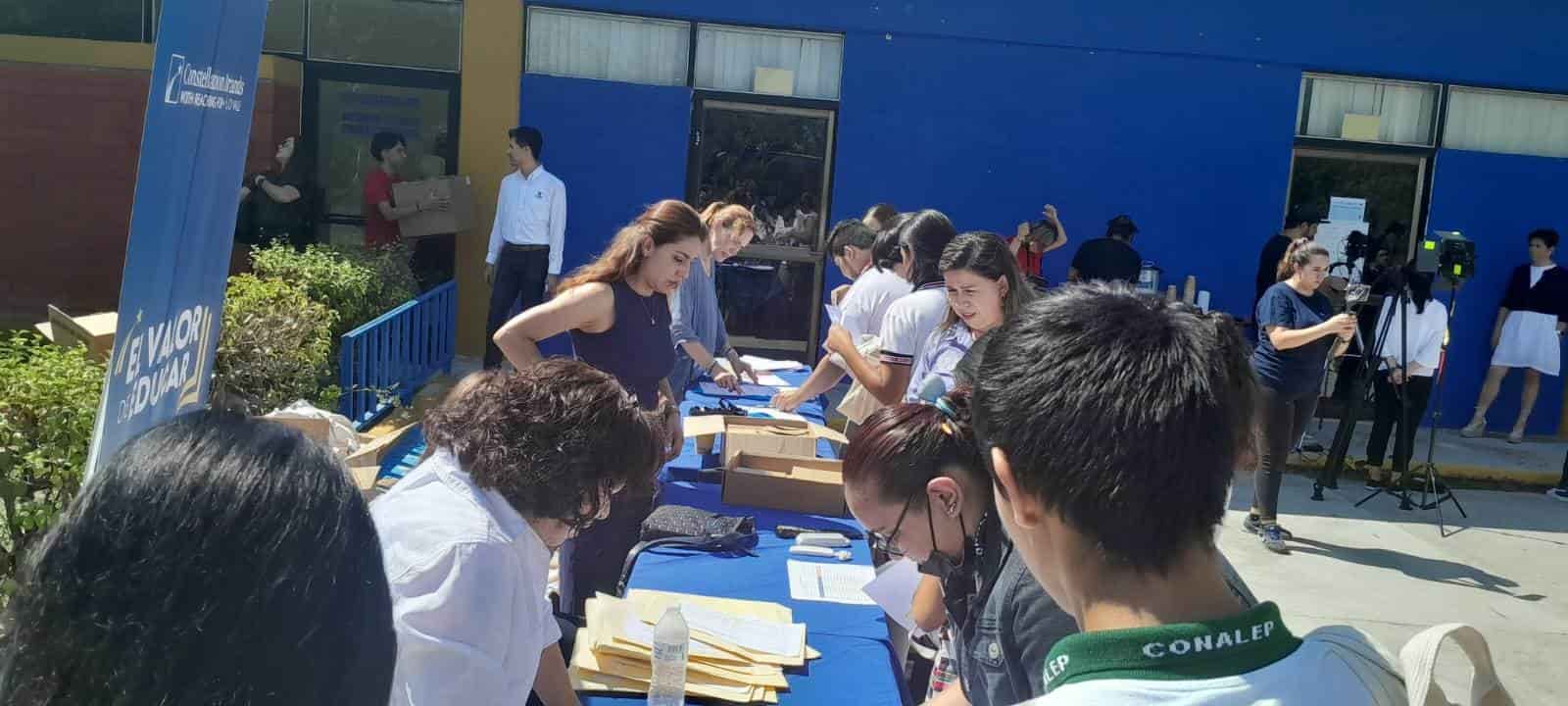 ¡Entrega cervecera 500 becas!