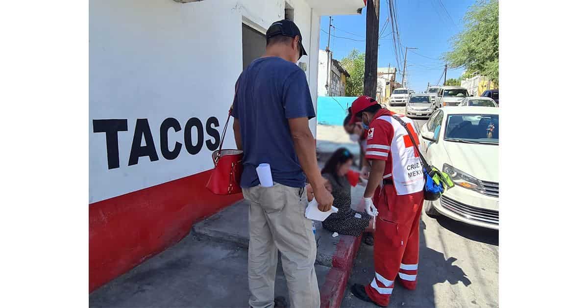 Le ‘pegan’ por pasarse luz roja