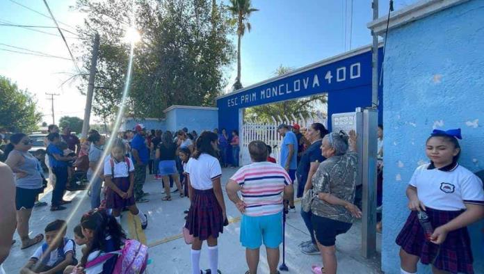 Cierran primaria por falta de luz