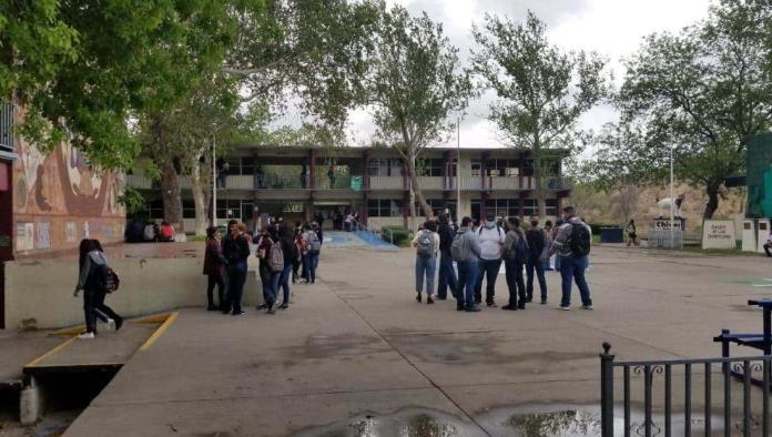 Regresan a clases alumnos del CBTIS 54 pero faltan docentes