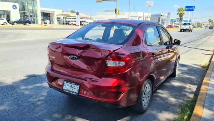 Frunce ranchero auto en choque