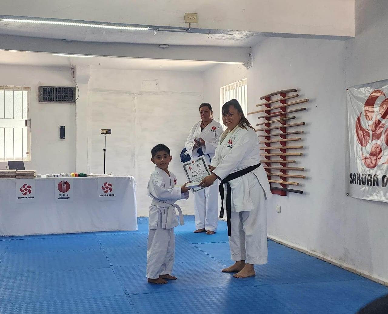Realizan examen de grados en karate