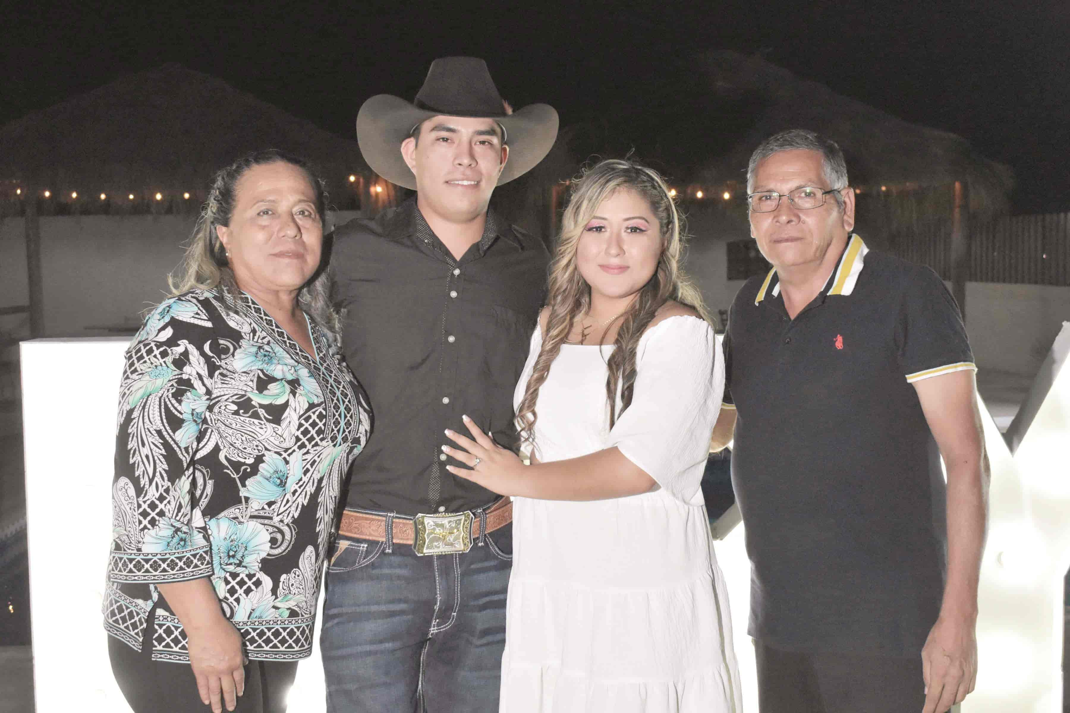 María Fernanda y Pedro formalizan noviazgo