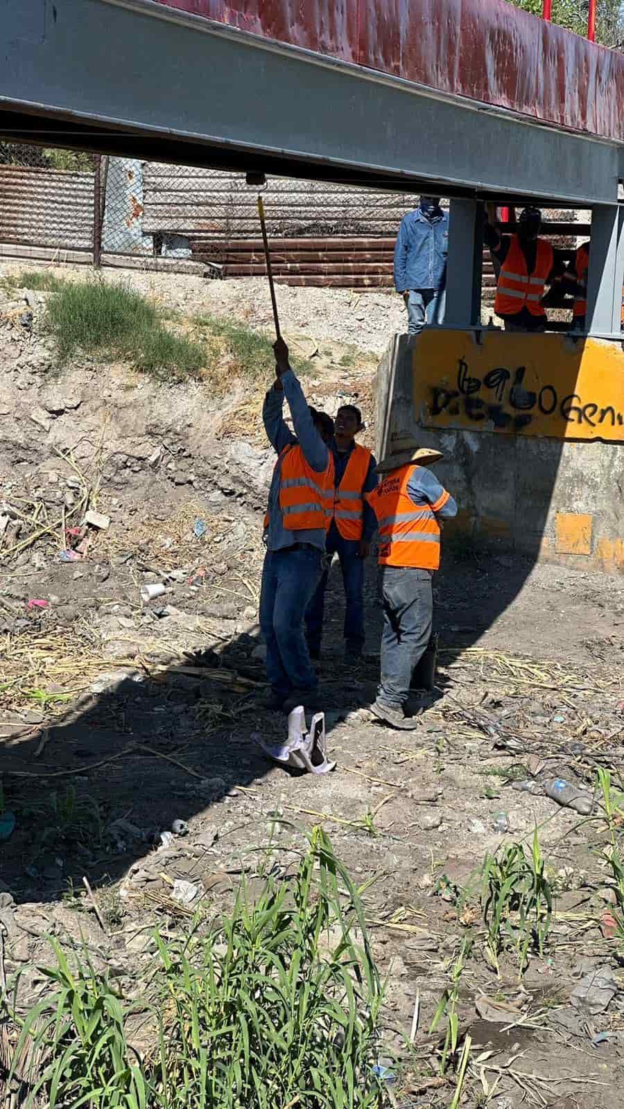 Rehabilitan y limpian puente