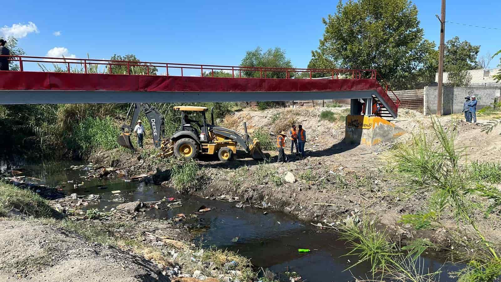 Rehabilitan y limpian puente