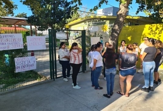 ¡Piden justicia! Madres se manifiestan por abuso de menor en kínder