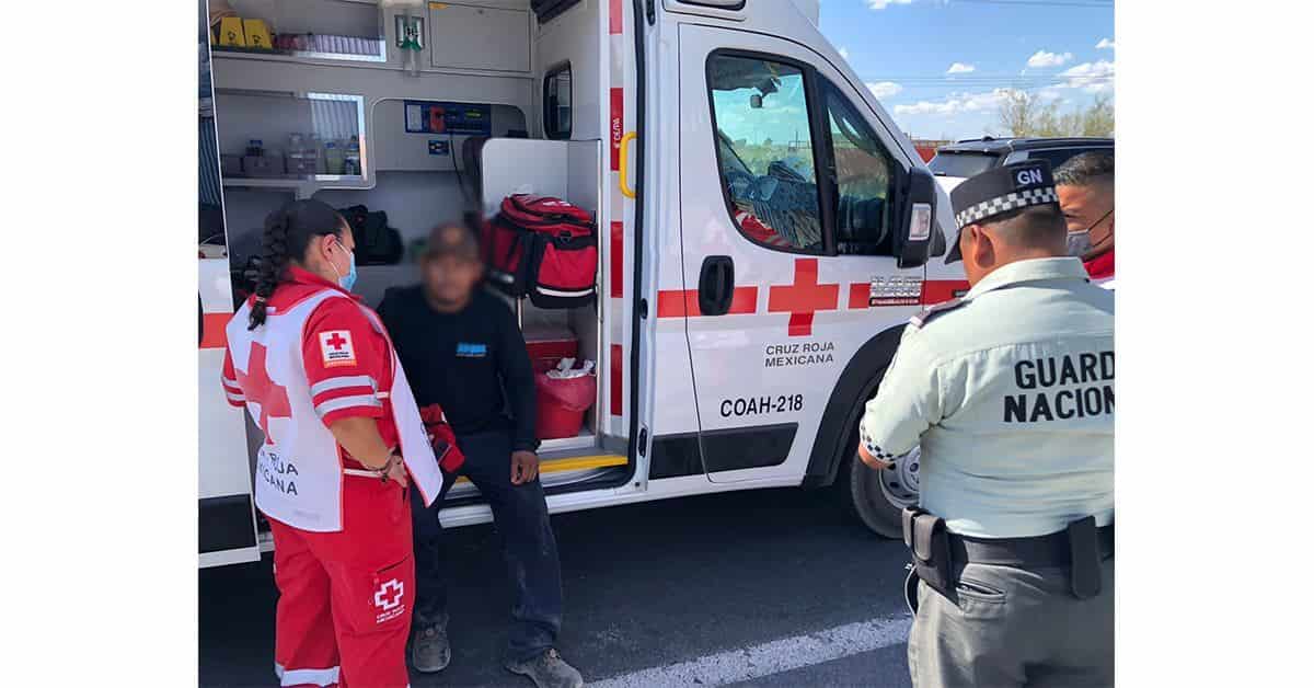 Se ‘embarra’ en camión con gases comprimidos