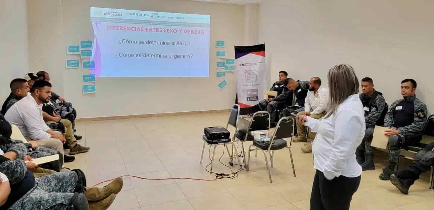 Capacitan a policías 