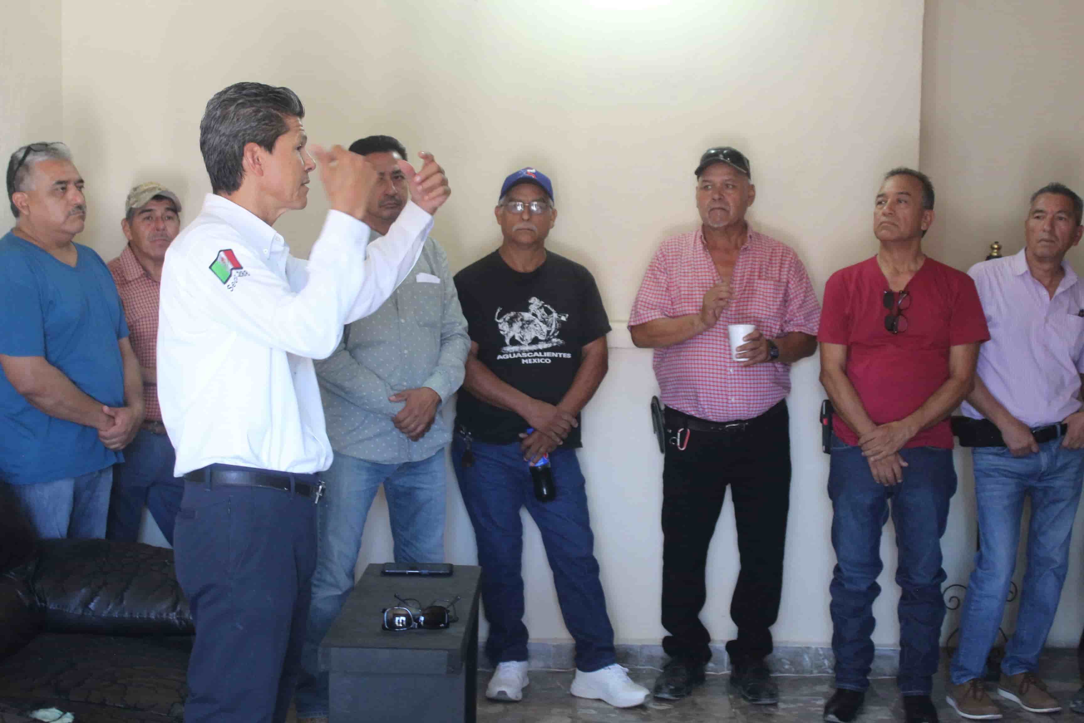 Extrabajadores piden su finiquito
